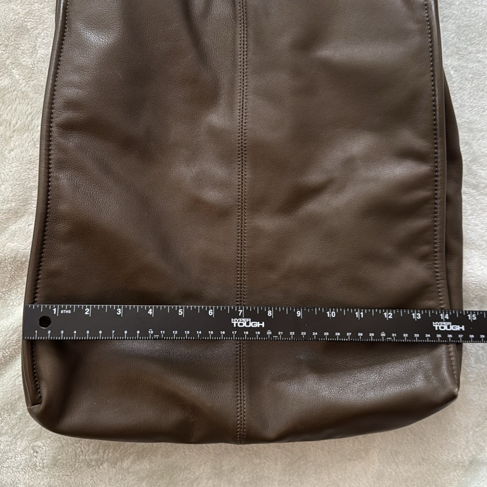 Large Margot Tote /Bucket Bag Soft Brown Leather or Vegan Leather Excellent - Picture 8 of 9
